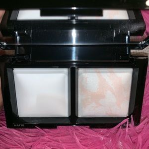 Bare minerals setting powder and highlighter duo